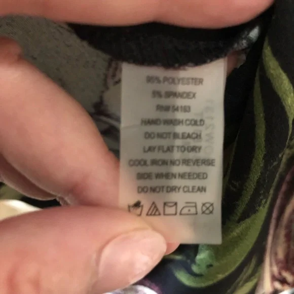 Calvin Klein size 14 black with large floral/ burgundy/white. P to P 22 L 40 - Picture 6 of 6